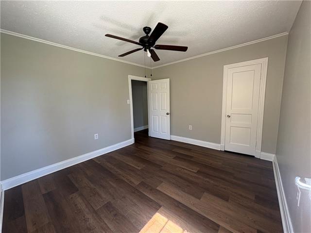 Building Photo - 1010 Isbell St