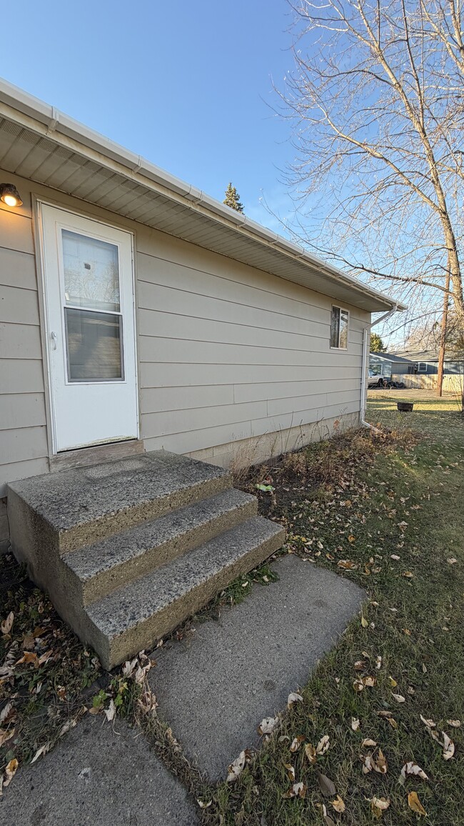 Building Photo - 1109 33rd Ave N