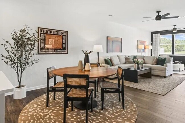 Building Photo - Beautiful Townhome for Rent!