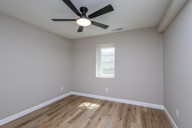 Building Photo - 25 Poplar Hill Dr