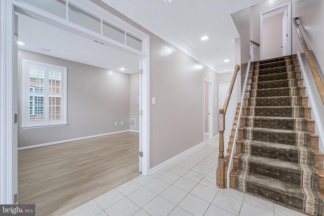 Building Photo - 42785 Hay Rd