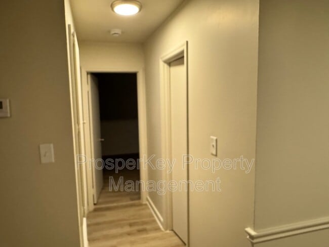 Building Photo - 1715 Scenic Dr