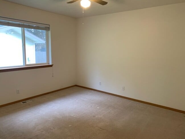 Building Photo - 9049 Torrey Ln