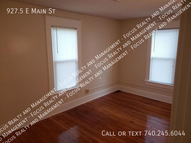 Building Photo - 927.5 E Main St