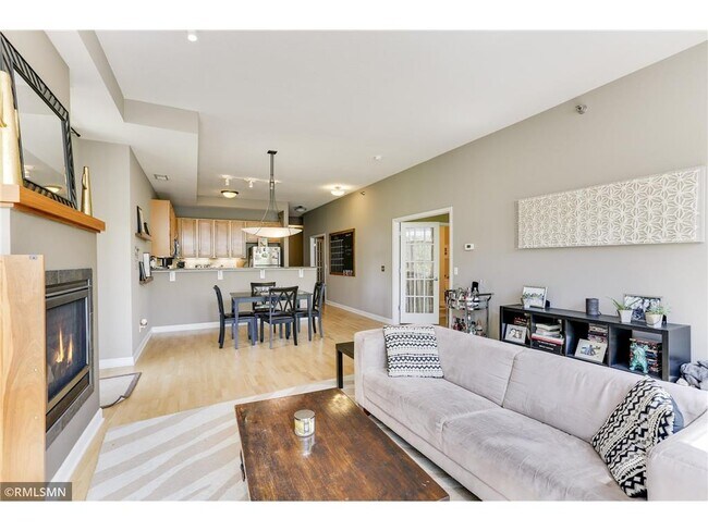 Building Photo - 851 River Mews Ct