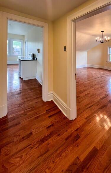 Building Photo - 926 Savannah Ave
