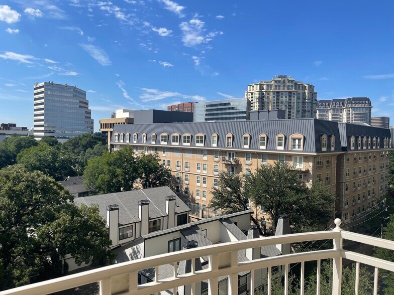 Building Photo - 3225 Turtle Creek Blvd