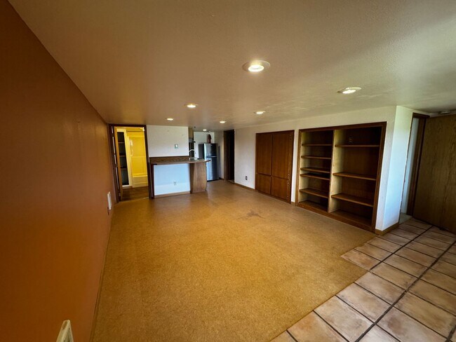 Building Photo - 2 Bedroom + Bonus Room + Loft Hansville Ho...