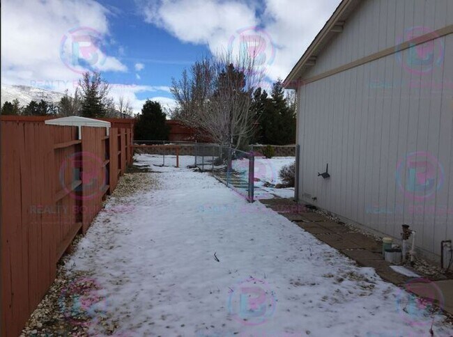 Building Photo - Beautiful 3BR 2 Bath home with RV Parking!...