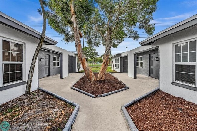 Building Photo - 5740 NW 27th Ct