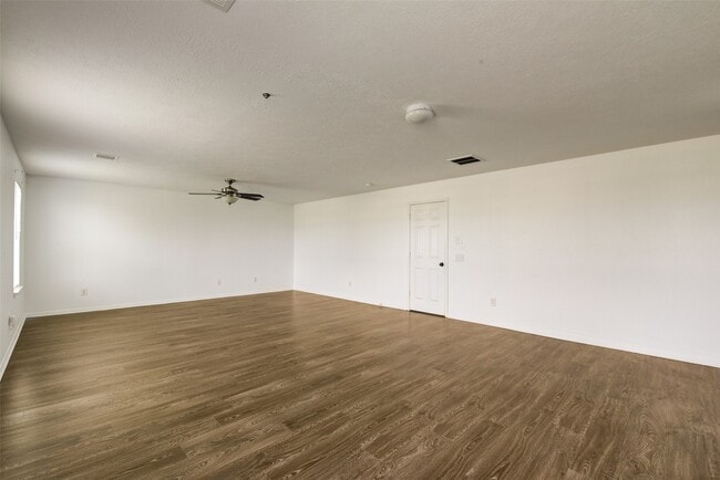 Building Photo - 834 Sweet Flower Dr