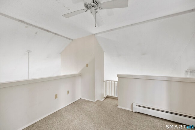 Building Photo - 2 Earls Ct
