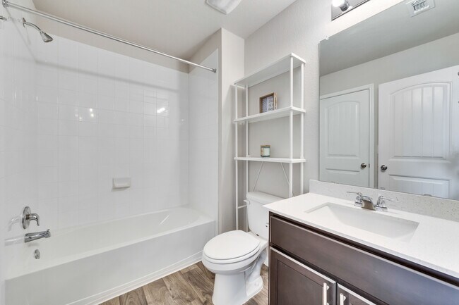 Building Photo - 3422 Couch Dr