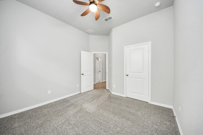 Building Photo - 9019 Emerald Cane Dr