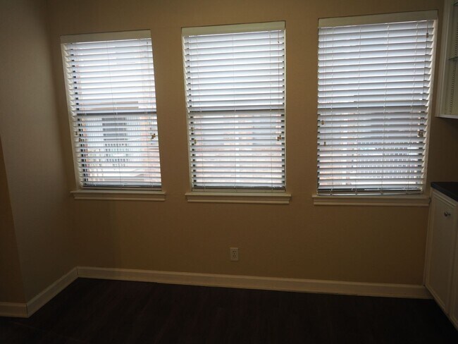 Building Photo - 3845 Ranch Road 2222