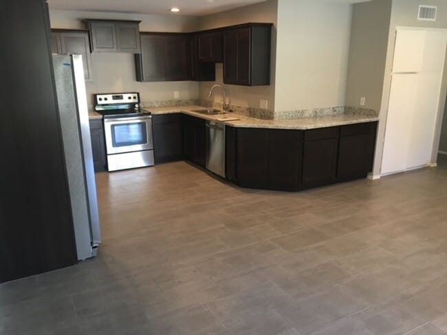 Building Photo - 5-Bedroom Tempe Home with Private Pool near ASU