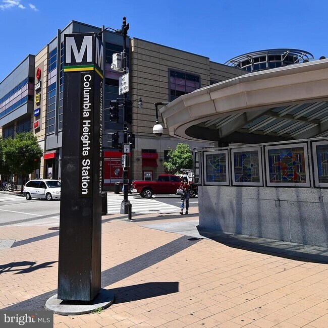 Building Photo - 1417 Newton St NW