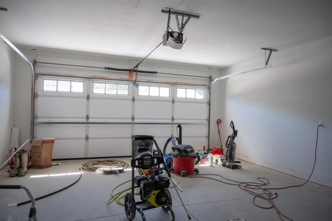 Building Photo - 8441 Oak Shade Cir