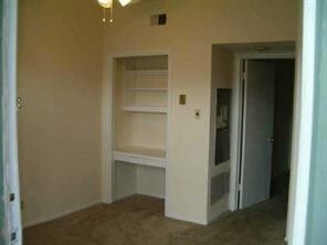 Building Photo - 1/1 Apartment Walking Distance to Shops an...