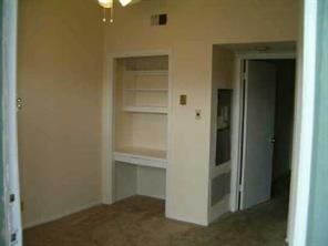 Building Photo - 1/1 Apartment Walking Distance to Shops and Food