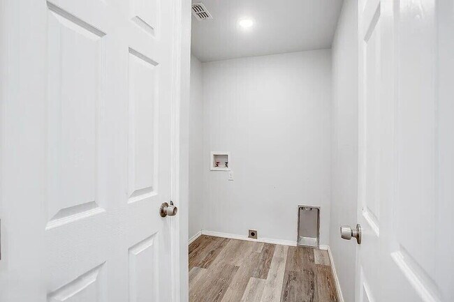 Building Photo - 5516 Jarvis St