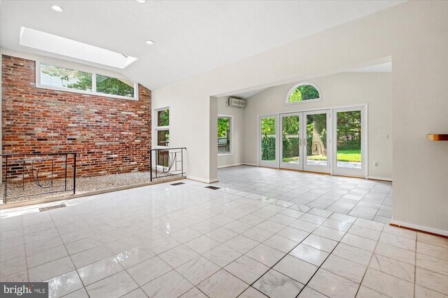 Building Photo - 7504 Radnor Rd