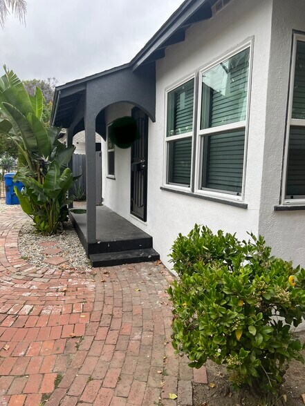 Building Photo - 6546 Hazeltine Ave