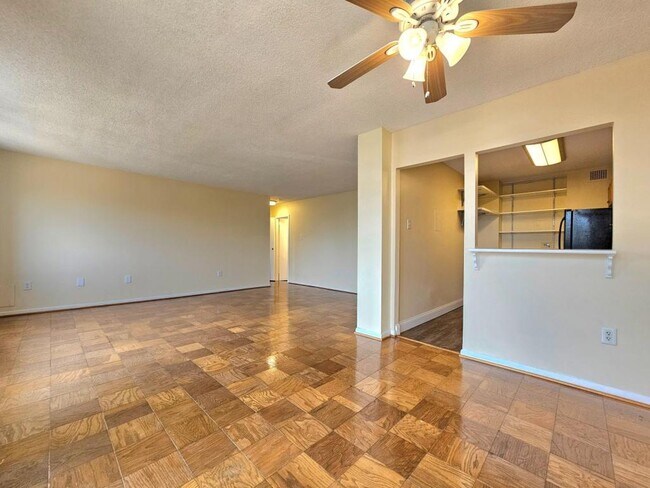 Building Photo - 2059 Huntington Ave