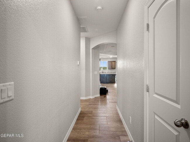 Building Photo - 5916 Hidden Acres Dr