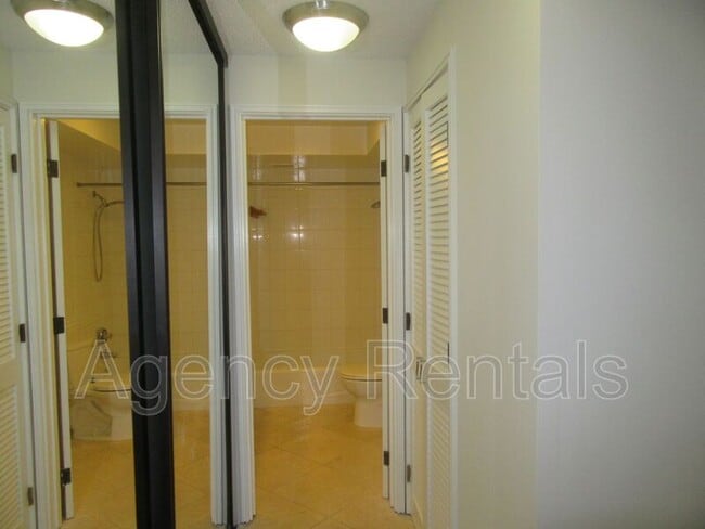 Building Photo - 425 South St