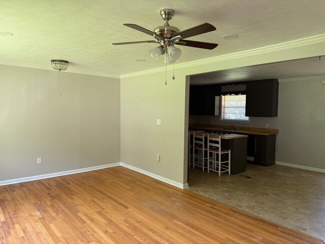 Building Photo - Rainbow City Rental