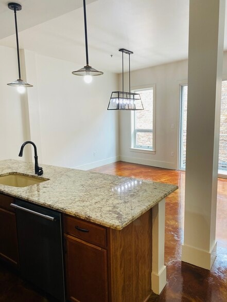 Building Photo - 840 Tchoupitoulas St