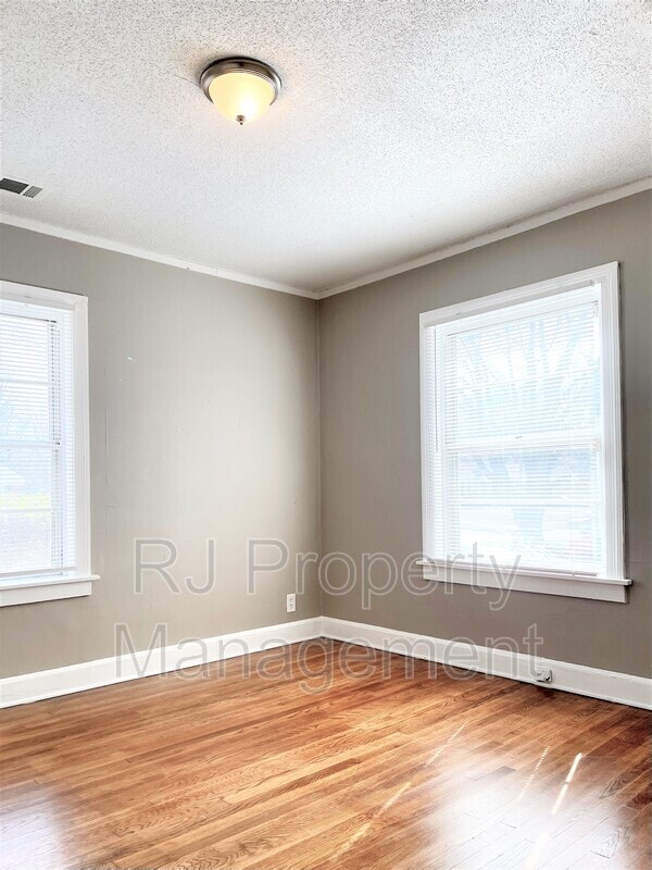Building Photo - 1639 Shadowlawn Blvd