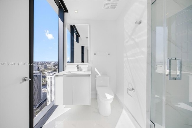 Building Photo - 700 NE 24th St