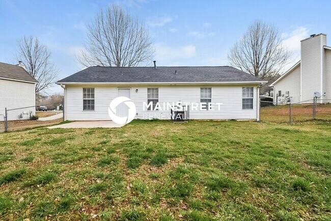Building Photo - 3 Bedroom Pet-Friendly Home in Ellenwood, GA with Main Street Renewal