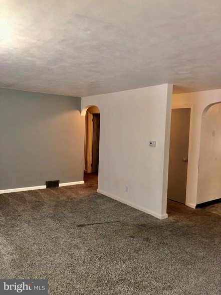 Building Photo - 50 Dymond Ave