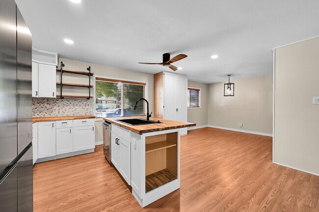 Building Photo - $1,995.00 - 3 Bedrooms, 2 Bathrooms, Single Family Home in Colorado Springs with Fenced Yard!