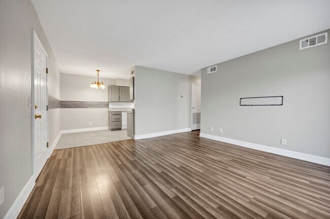 Building Photo - BG0218