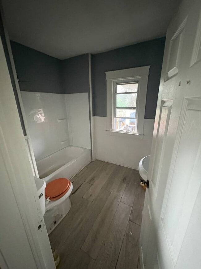 Building Photo - 9919 Stoughton Ave