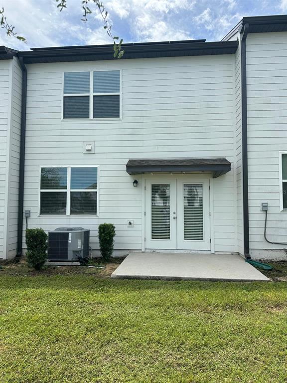 Building Photo - 118 Mandovi St