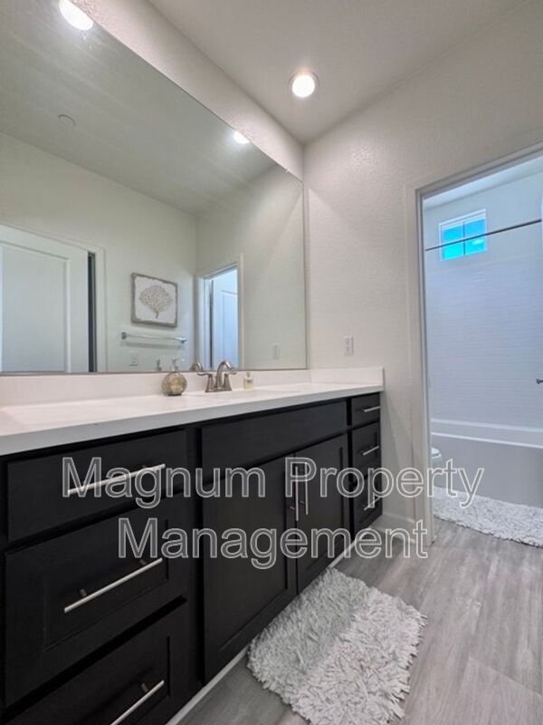 Building Photo - 38572 Rosegate Pl