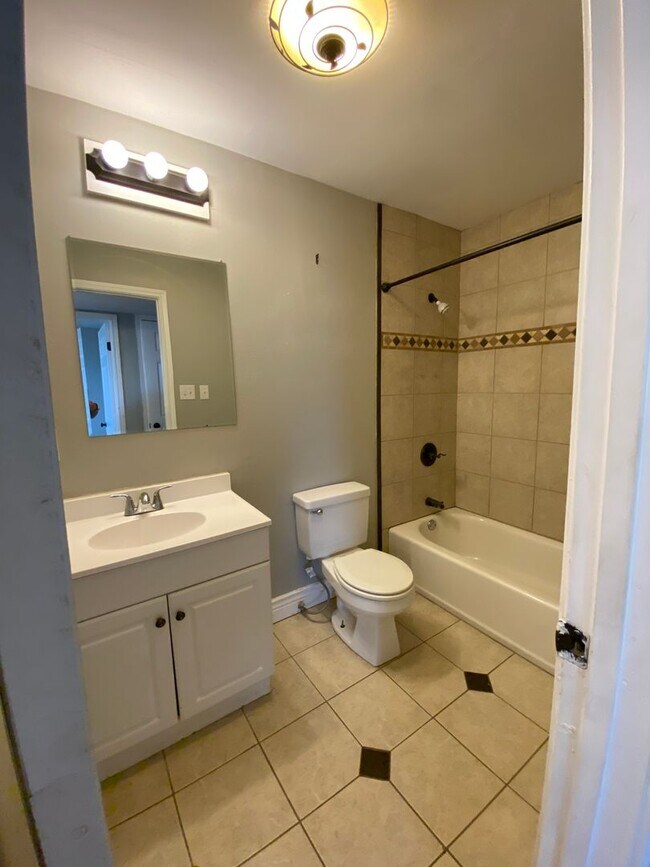 Building Photo - Large family home in Grape Creek!