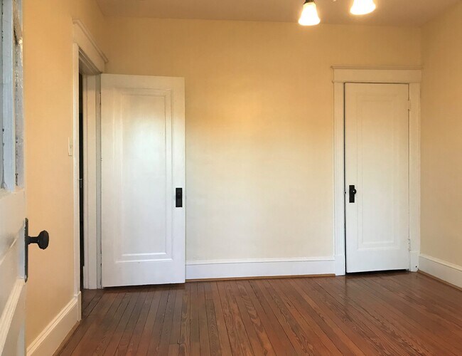 Building Photo - 1816 A St SE