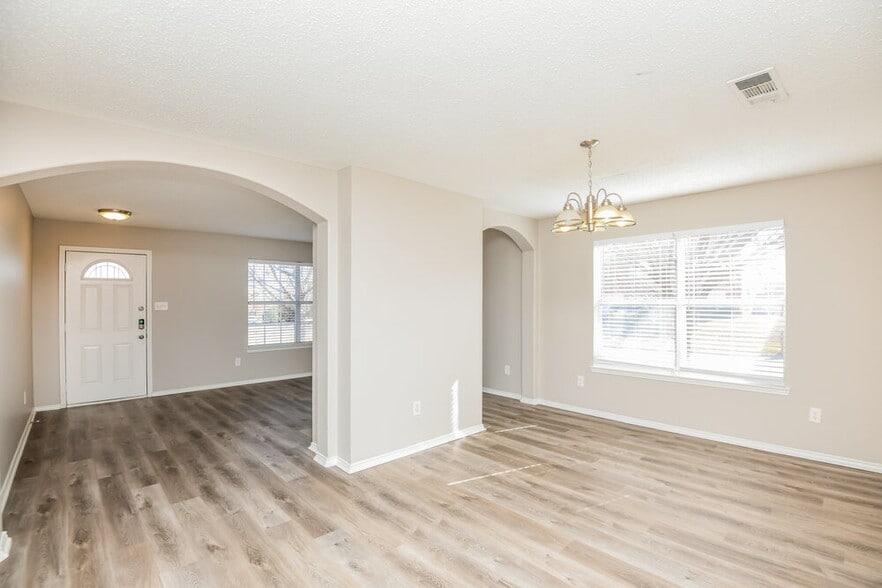 Building Photo - 8101 Gardengate Ct