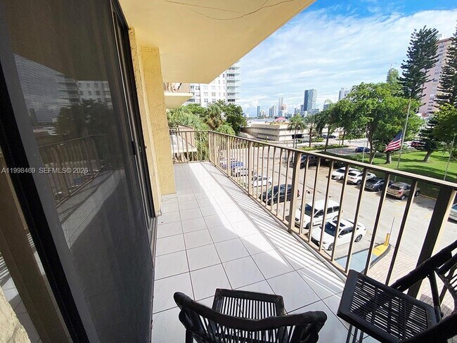 Building Photo - 290 174th St St