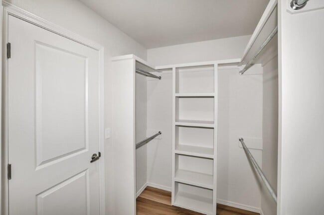 Building Photo - 7625 Woodford Ave