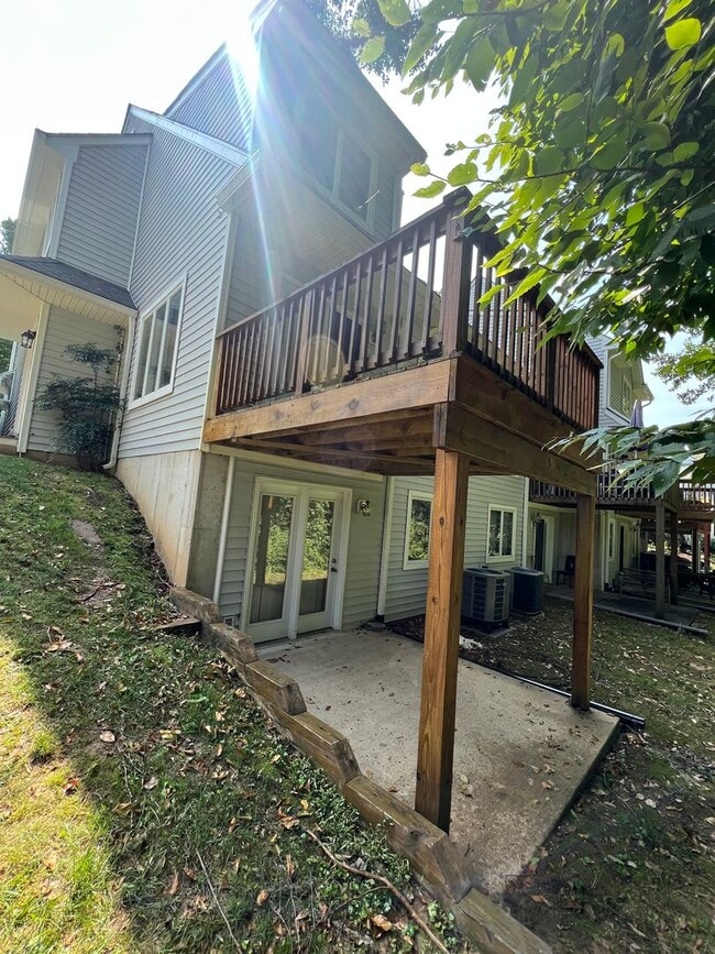 Building Photo - 2 Bedroom 2.5 bath End-Unit Orchard Valley Townhome in Kennett Square