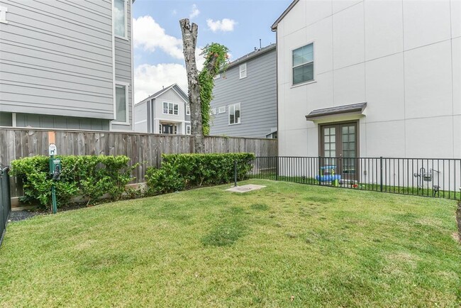 Building Photo - 10922 Brookeshire Chase Ln