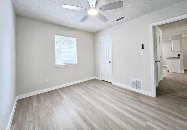 Building Photo - 172 Gaskins St