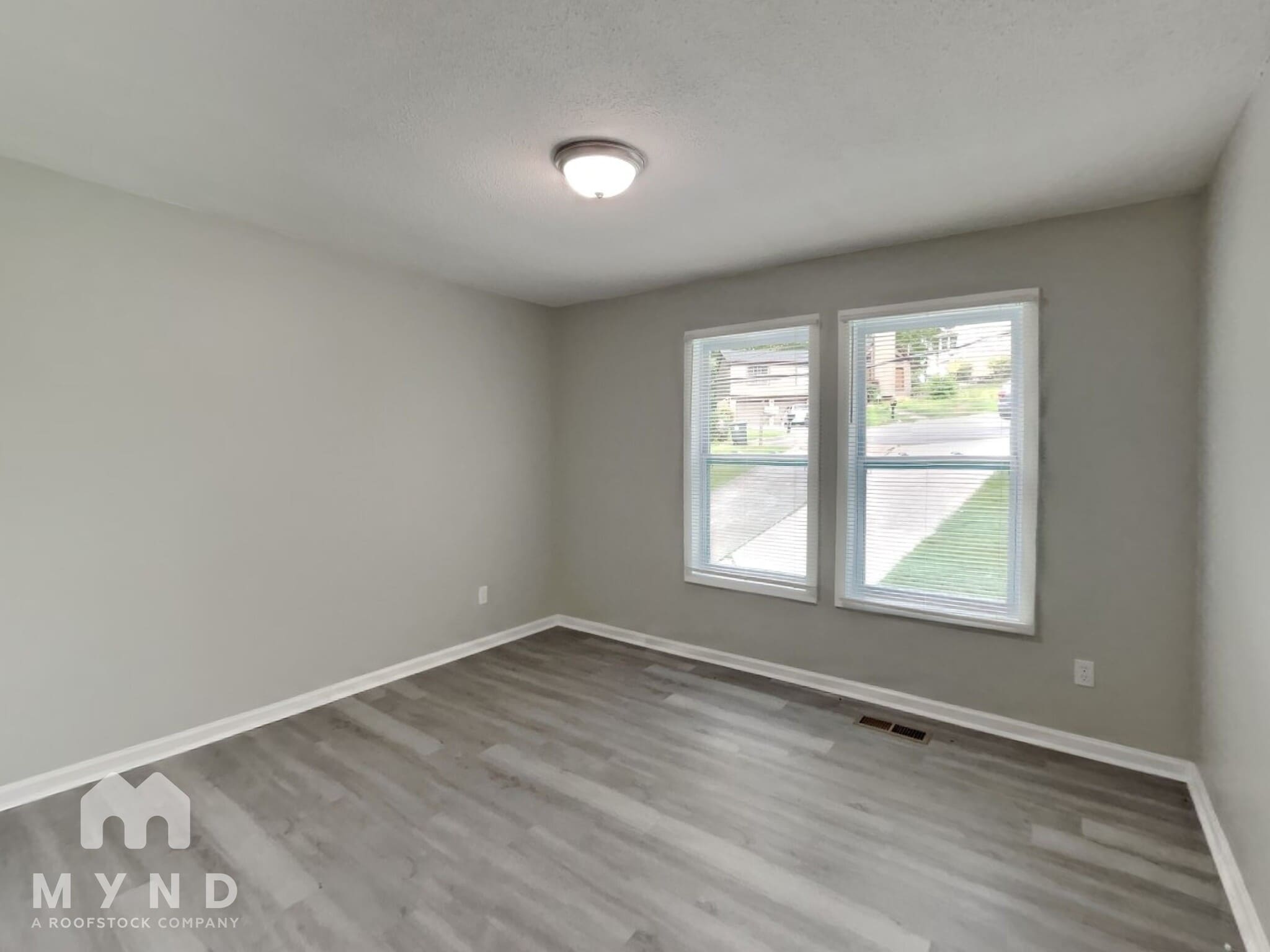 Building Photo - 804 Pine Forest Cir